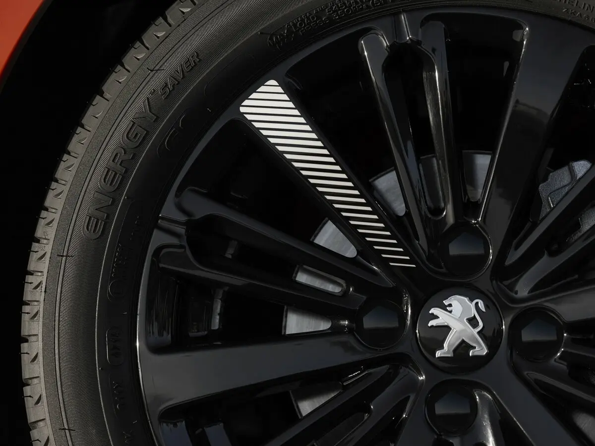 Peugeot 208 I Рестайлинг Хэтчбек 5 дв. — сүрөт 14