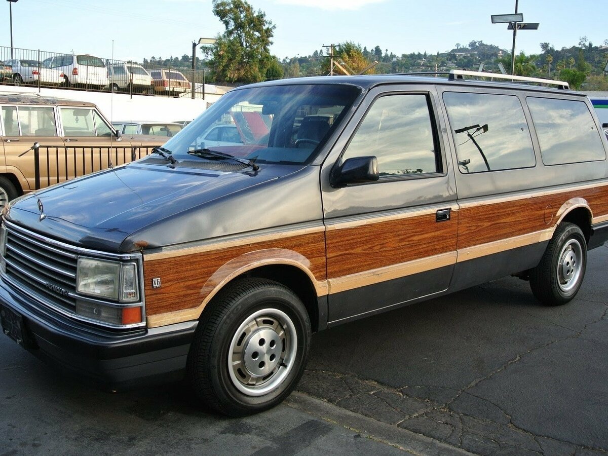 Plymouth Voyager I Минивэн Grand