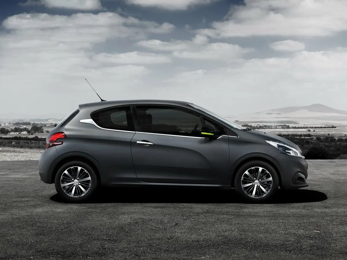 Peugeot 208 I Рестайлинг Хэтчбек 3 дв. — сүрөт 2