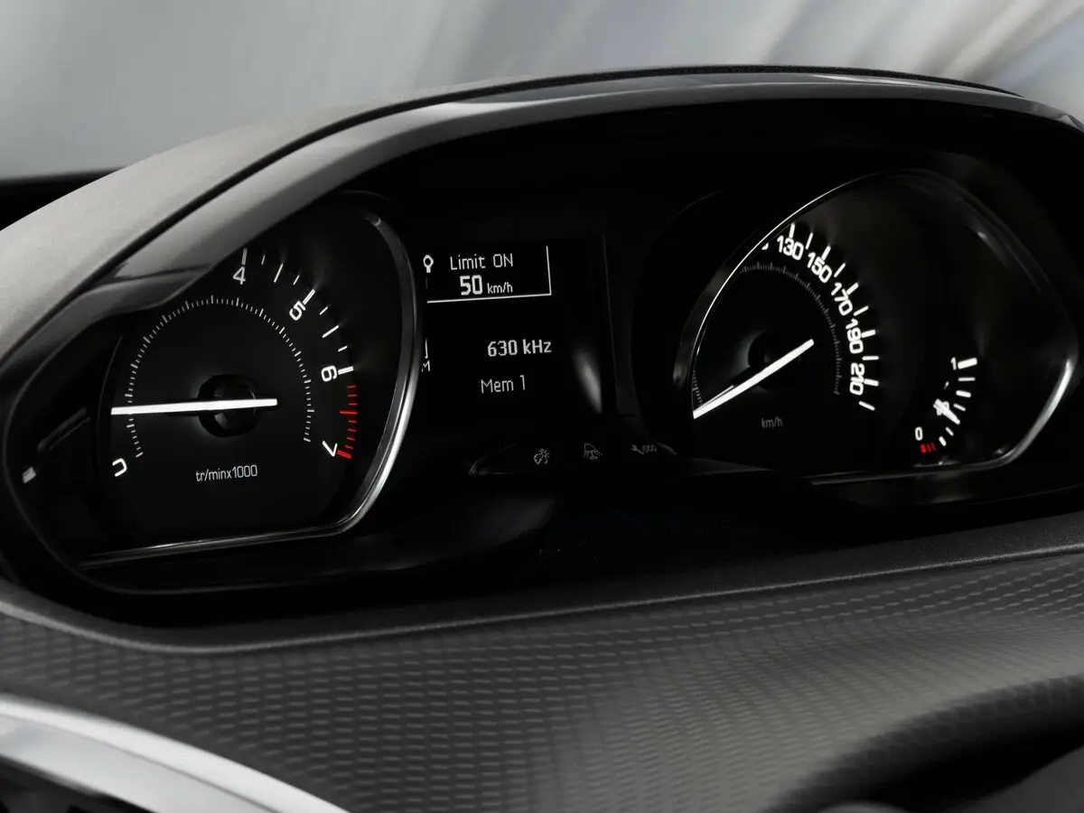 Peugeot 208 I Рестайлинг Хэтчбек 3 дв. — сүрөт 7