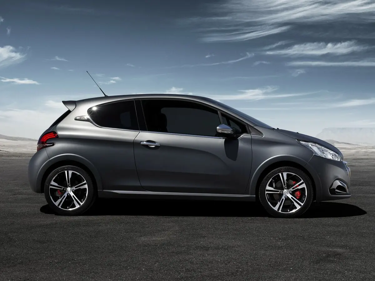 Peugeot 208 GTi I Рестайлинг Хэтчбек 3 дв. — photo 2