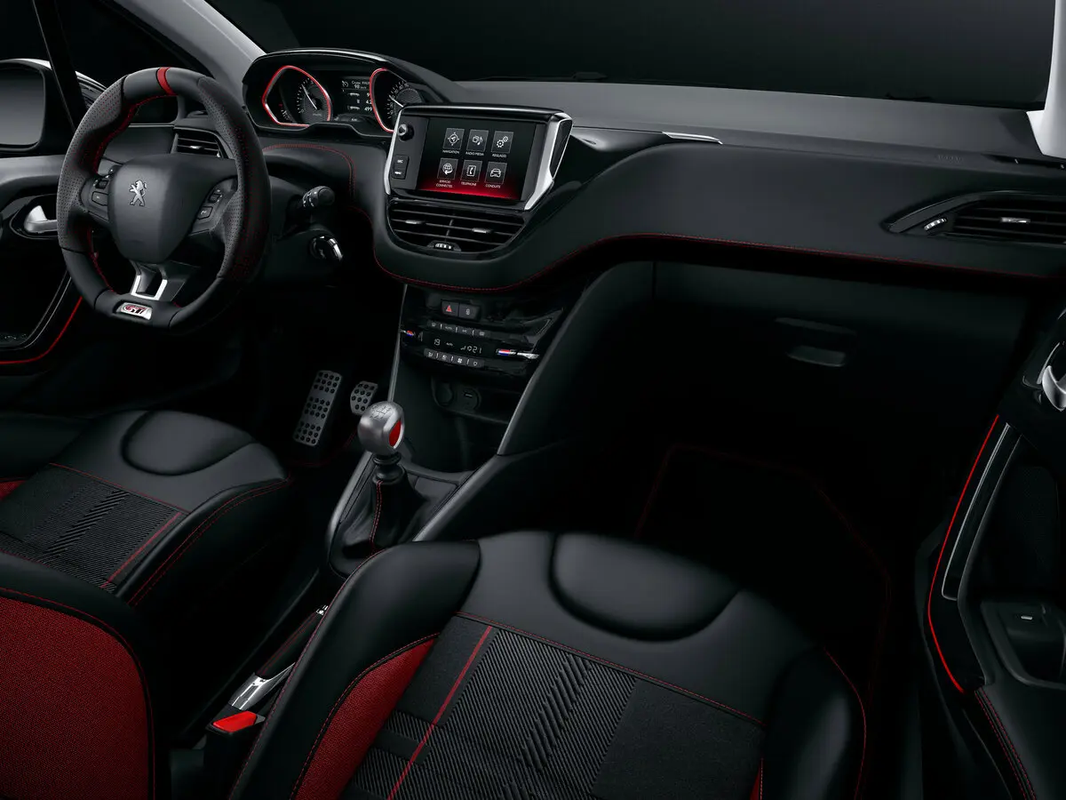 Peugeot 208 GTi I Рестайлинг Хэтчбек 3 дв. — photo 5