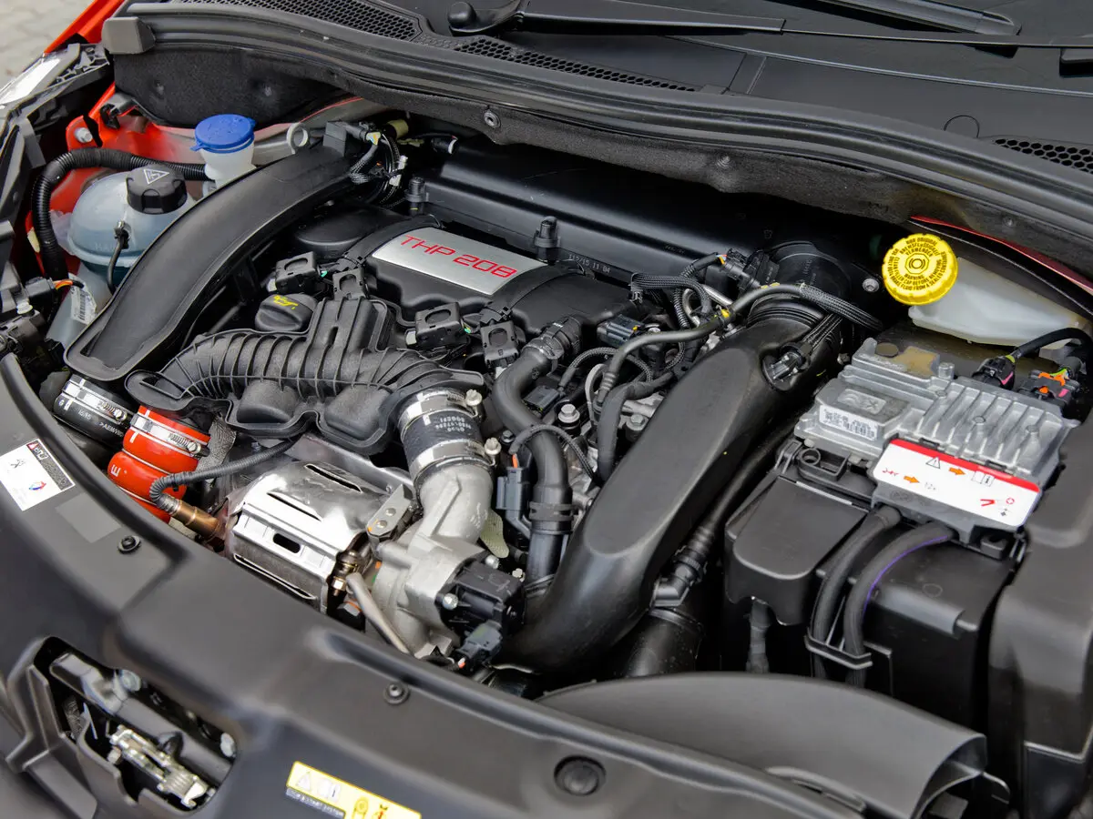 Peugeot 208 GTi I Рестайлинг Хэтчбек 3 дв. — photo 8