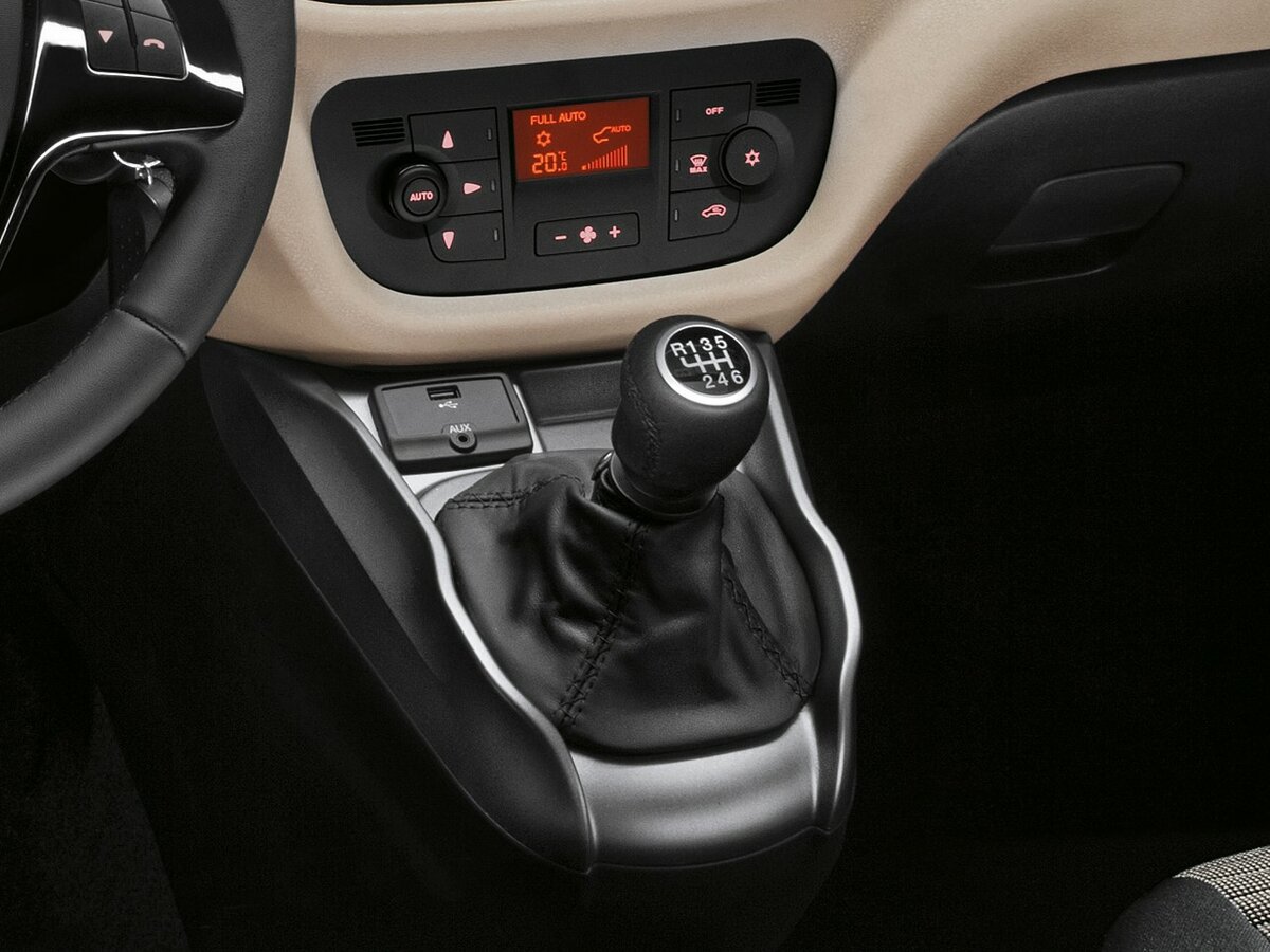 Fiat Doblo II Рестайлинг Компактвэн — фото 12