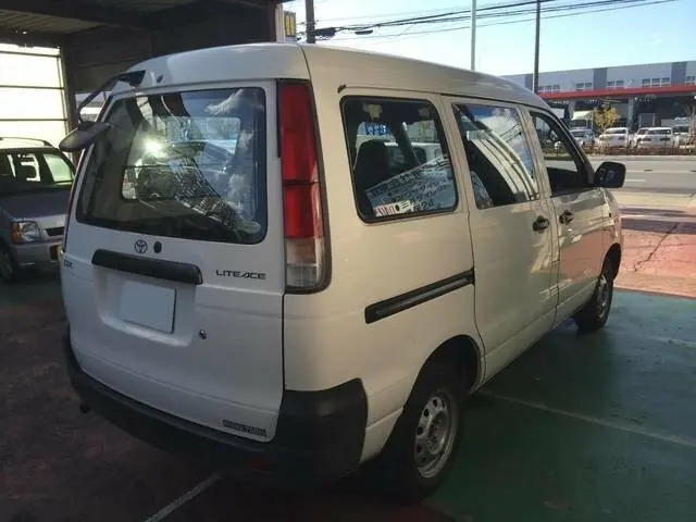 Toyota Lite Ace V Компактвэн — фото 4
