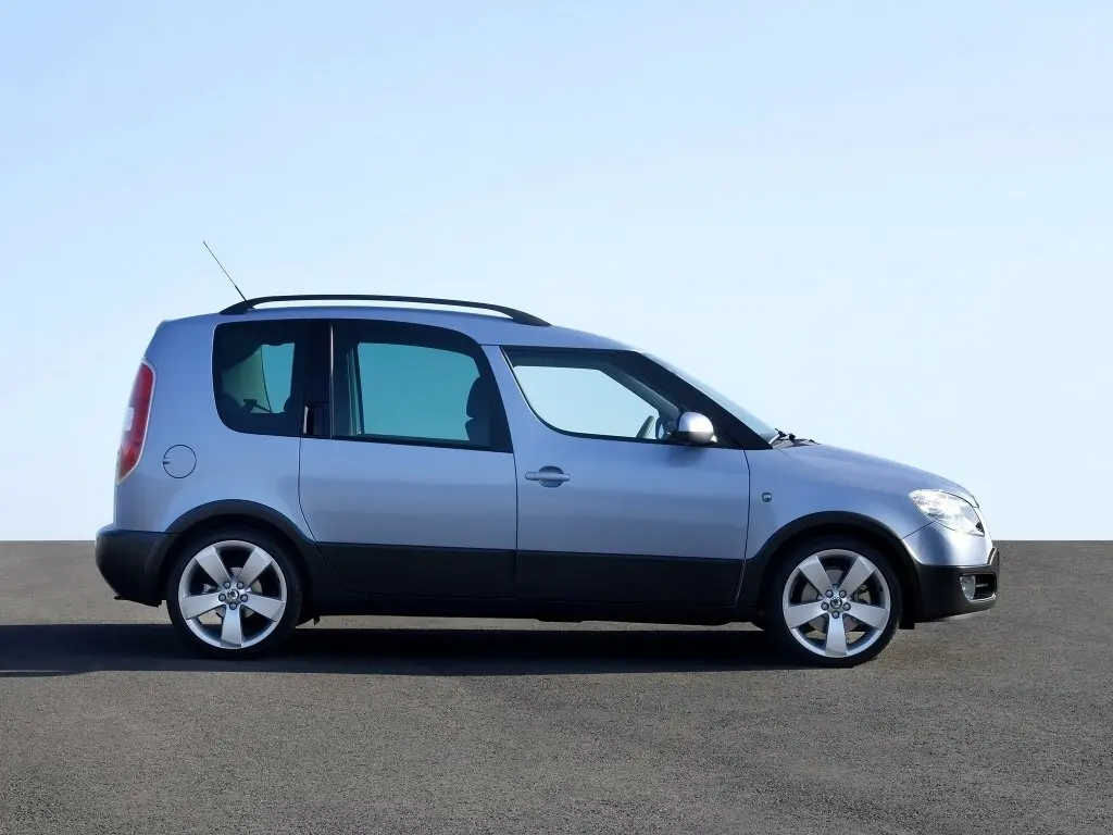 Skoda Roomster I Компактвэн Scout — сүрөт 2