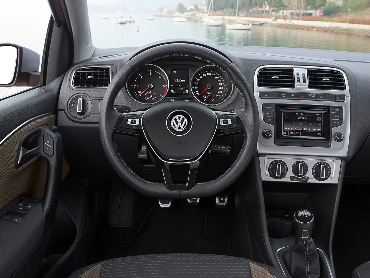 Volkswagen Polo V Рестайлинг Хэтчбек 5 дв. Cross — фото 6