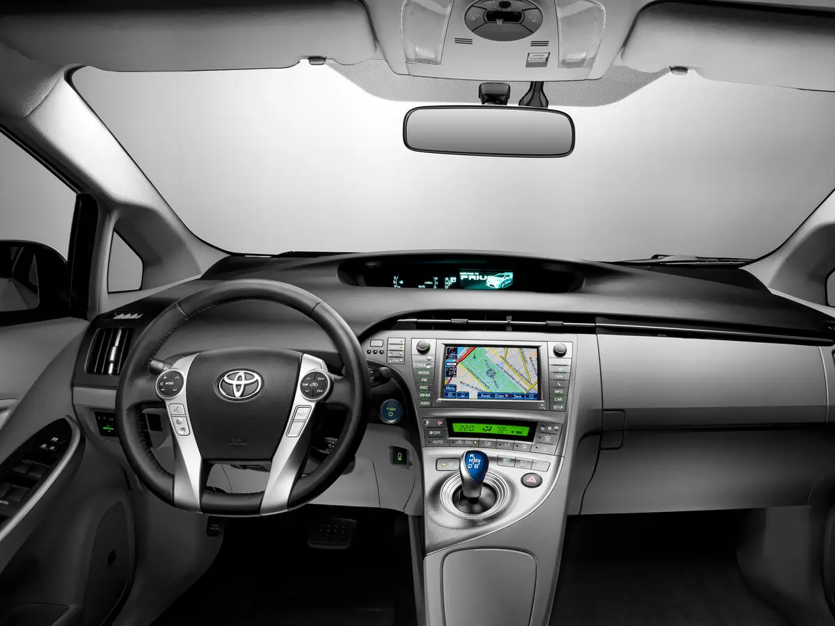 Toyota Prius III Рестайлинг (XW30) Лифтбек — фото 5
