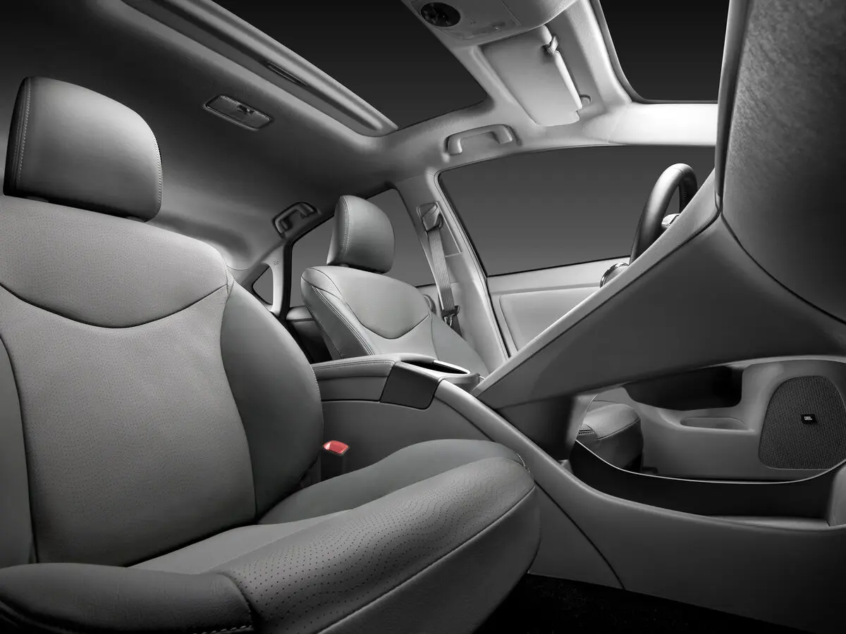 Toyota Prius III Рестайлинг (XW30) Лифтбек — фото 6