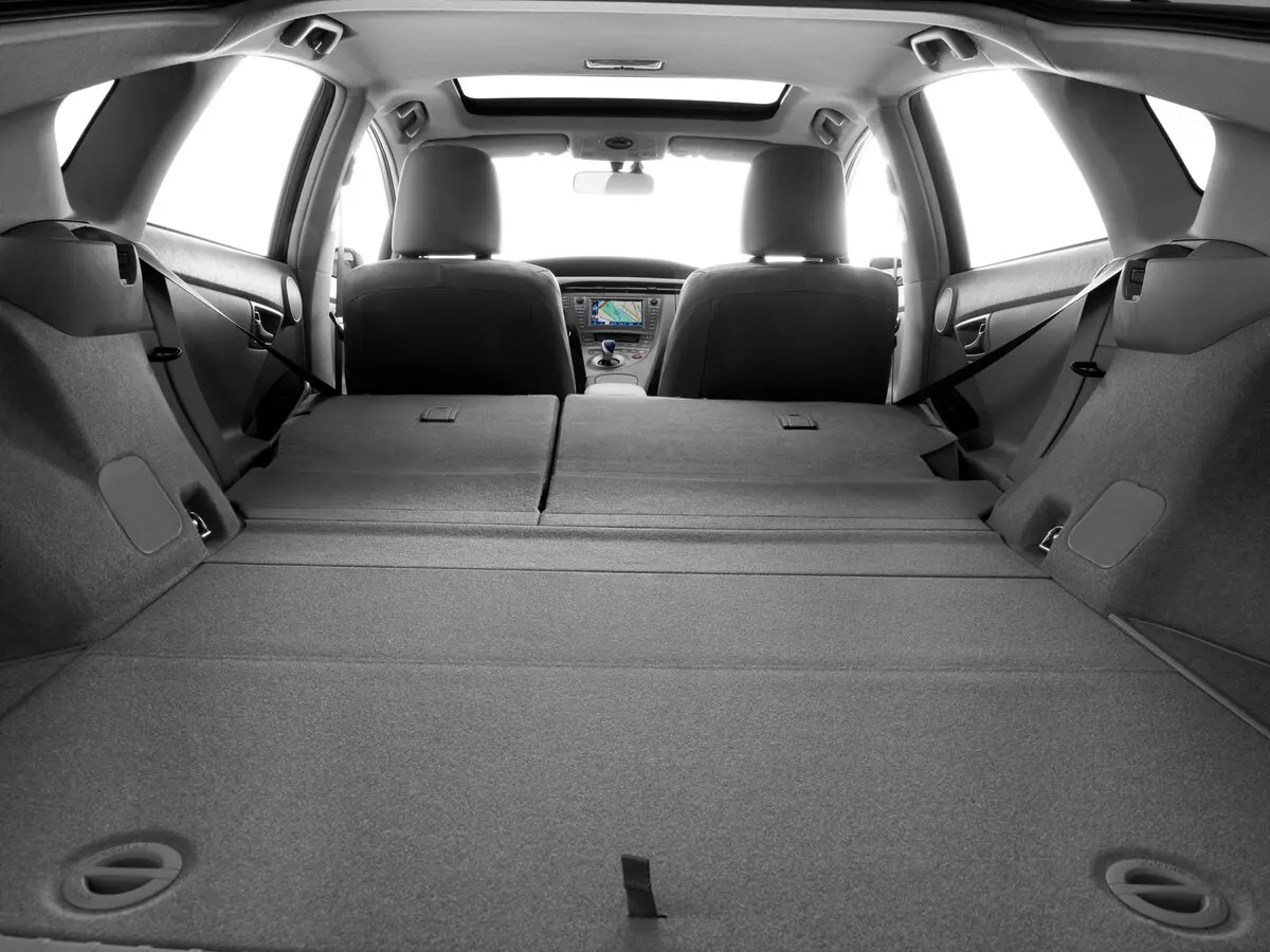 Toyota Prius III Рестайлинг (XW30) Лифтбек — фото 8