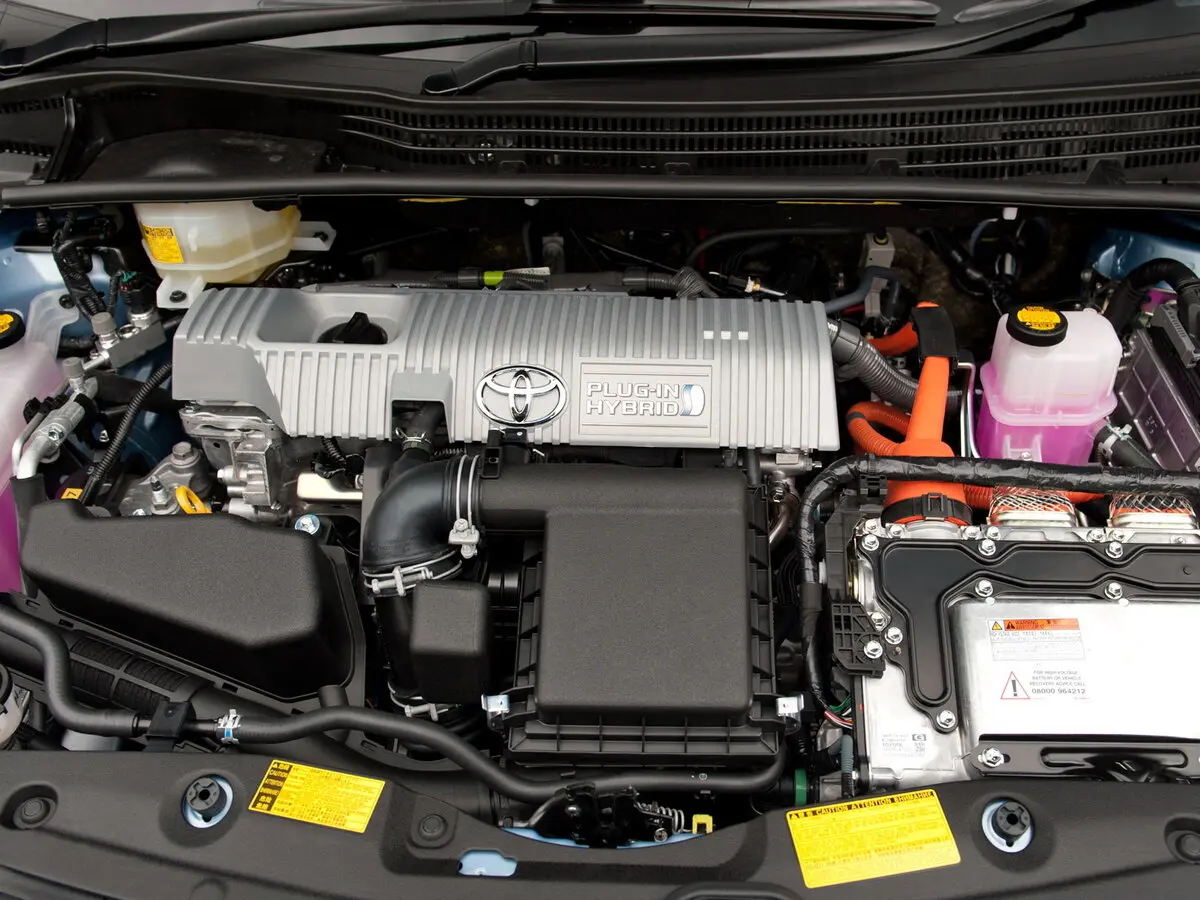 Toyota Prius III Рестайлинг (XW30) Лифтбек — фото 9