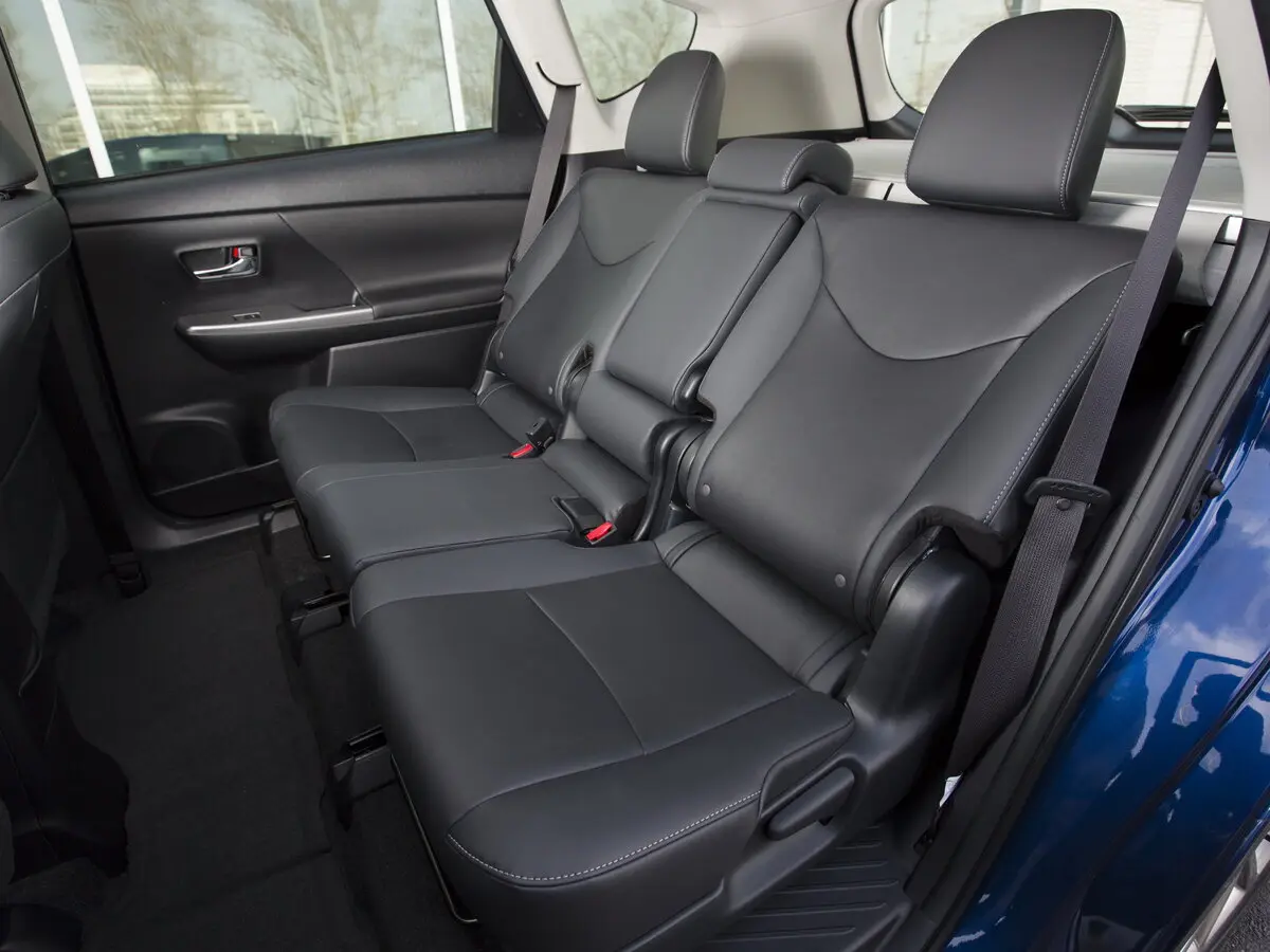 Toyota Prius v (+) I Рестайлинг (ZVW40/41) Универсал 5 дв. — фото 11