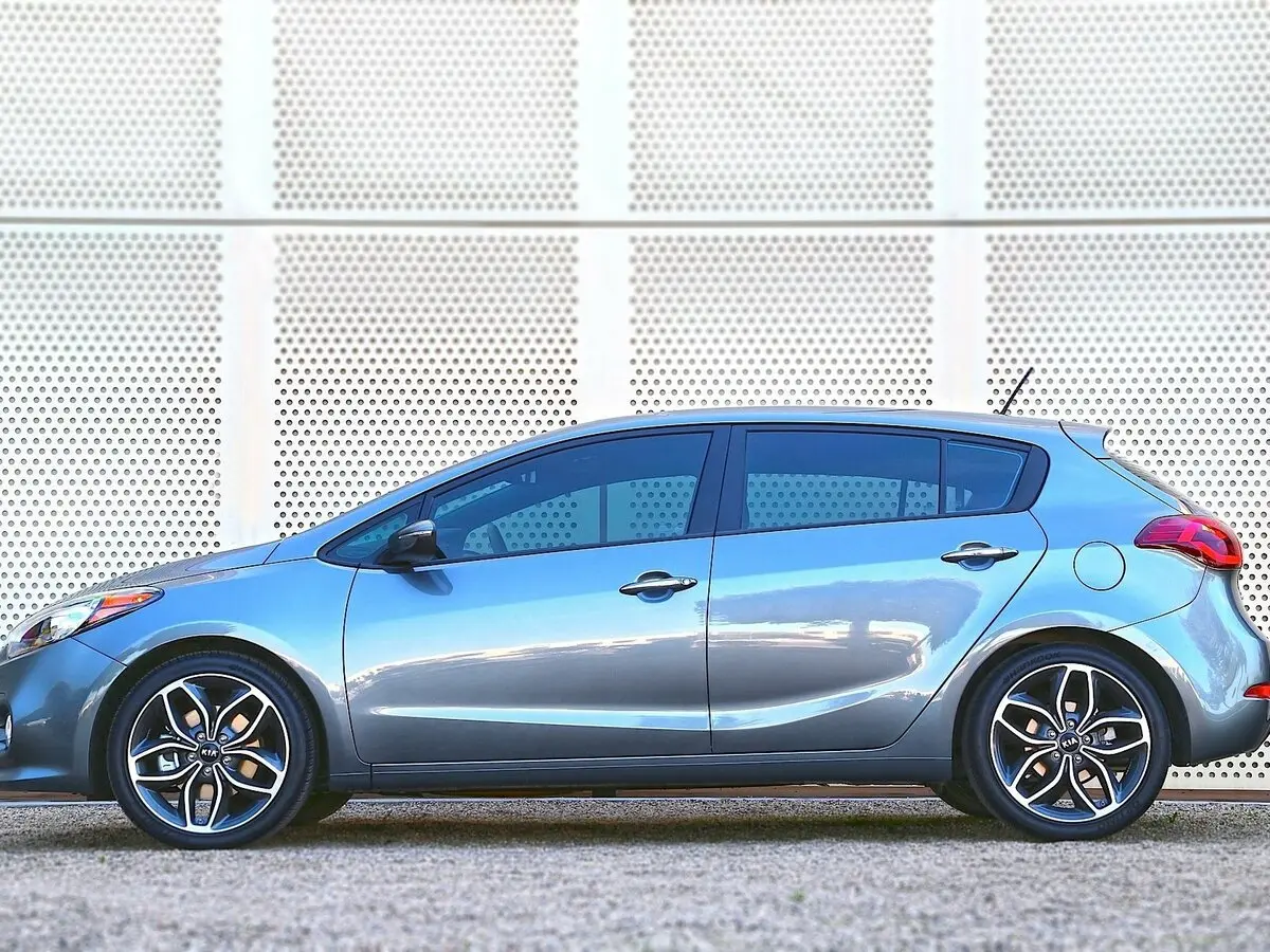 Kia Forte II Хэтчбек 5 дв. — сүрөт 2