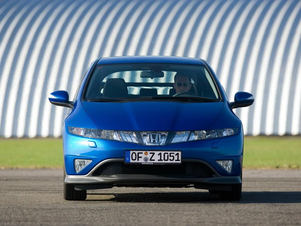 Honda Civic VIII Хэтчбек 3 дв. — фото 3