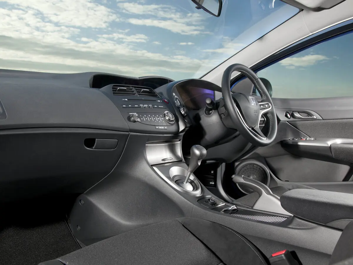 Honda Civic VIII Хэтчбек 3 дв. — фото 6