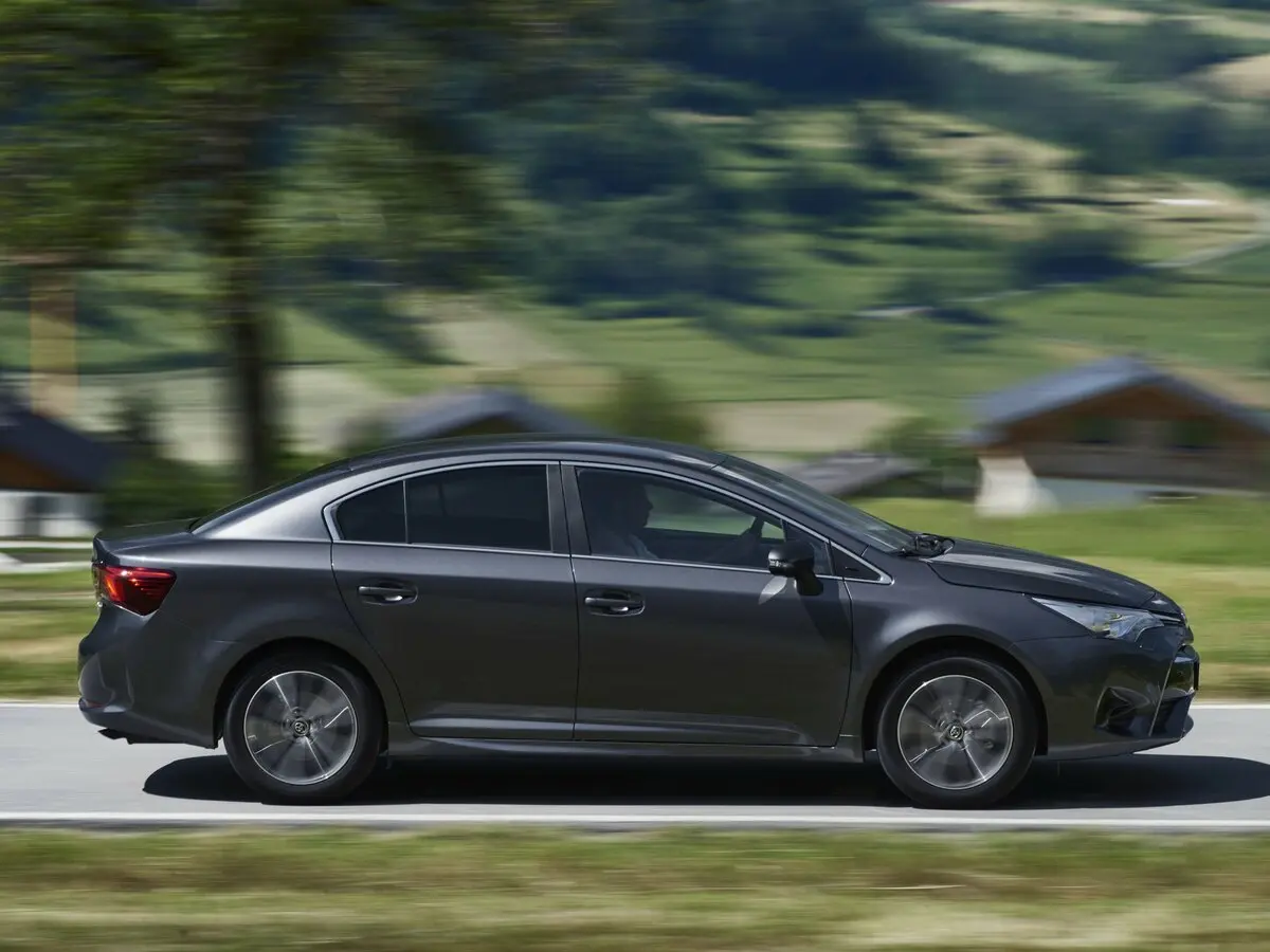 Toyota Avensis III Рестайлинг 2 Седан — сүрөт 2