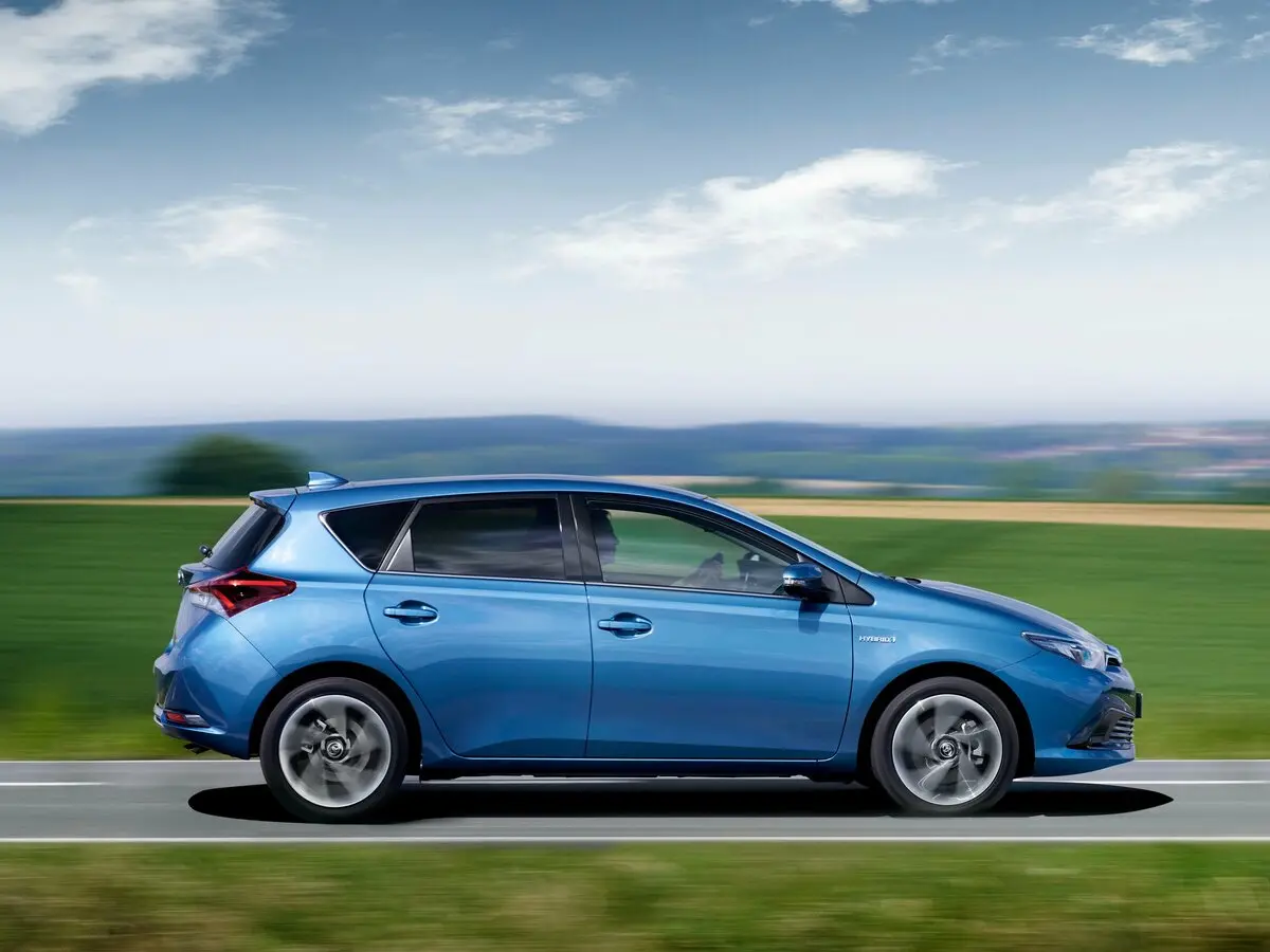 Toyota Auris II Рестайлинг Хэтчбек 5 дв. — сүрөт 2