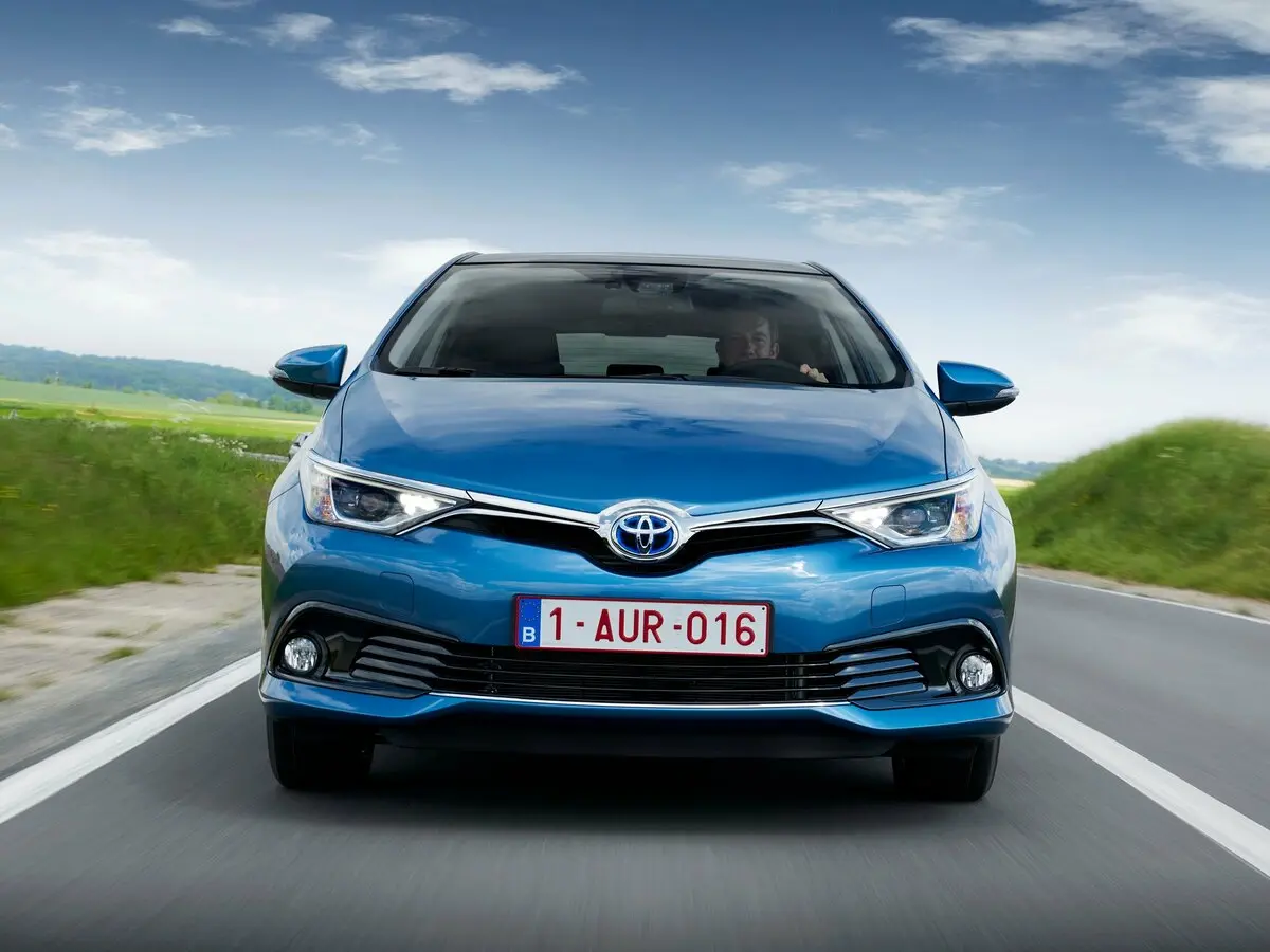 Toyota Auris II Рестайлинг Хэтчбек 5 дв. — сүрөт 3