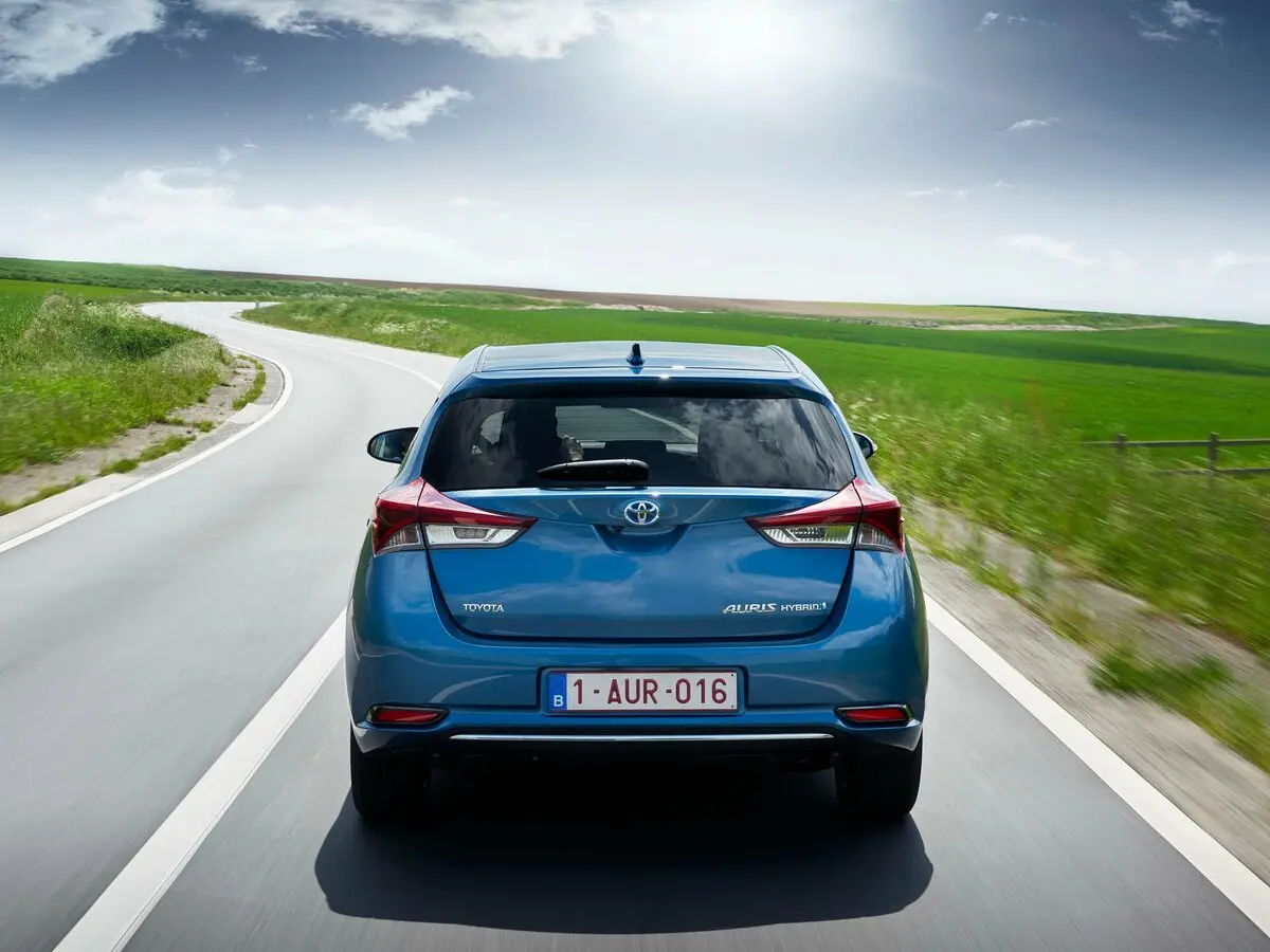 Toyota Auris II Рестайлинг Хэтчбек 5 дв. — сүрөт 4