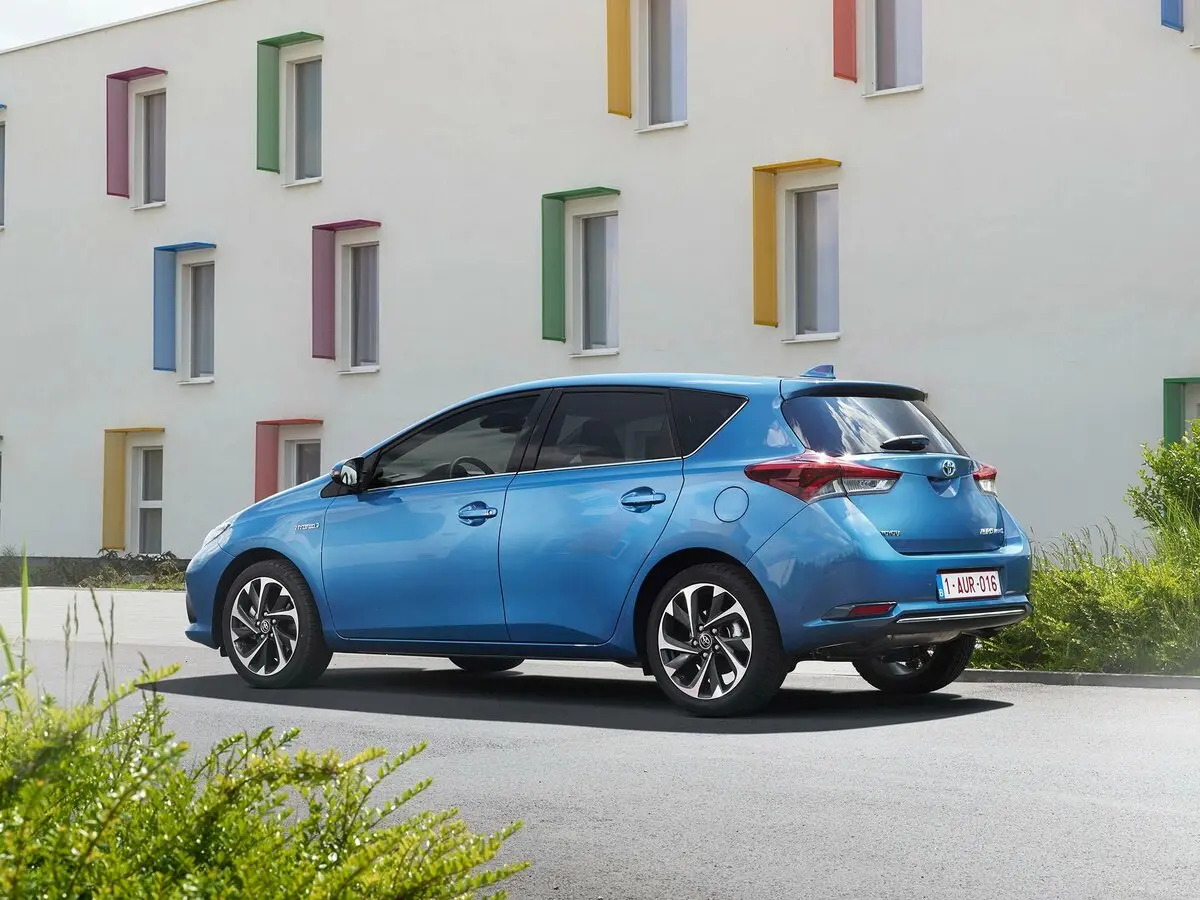 Toyota Auris II Рестайлинг Хэтчбек 5 дв. — сүрөт 5