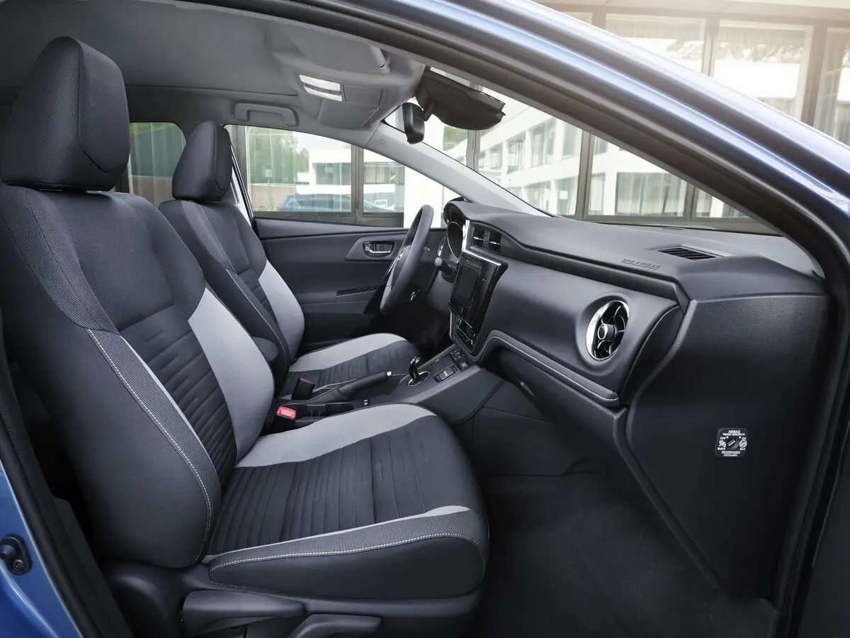 Toyota Auris II Рестайлинг Хэтчбек 5 дв. — сүрөт 7