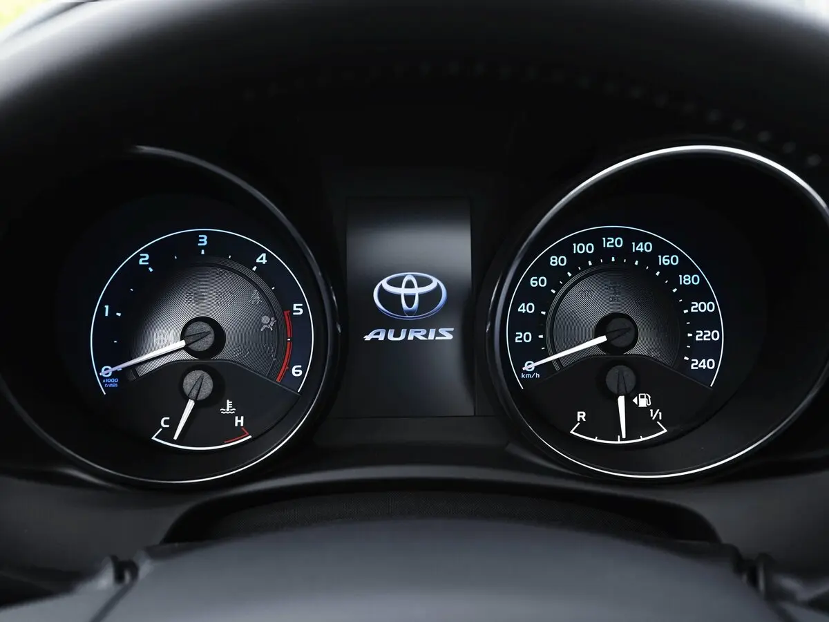 Toyota Auris II Рестайлинг Хэтчбек 5 дв. — сүрөт 8