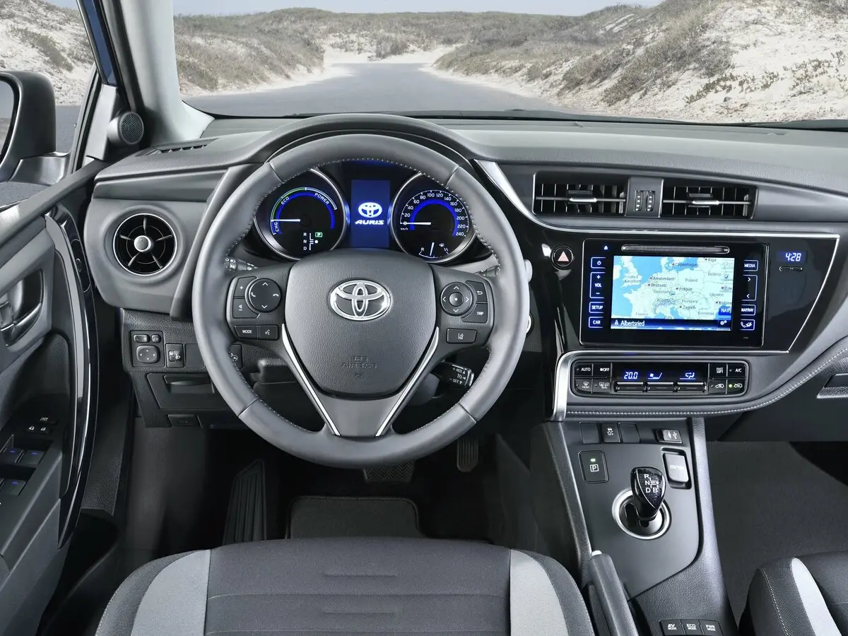 Toyota Auris II Рестайлинг Хэтчбек 5 дв. — сүрөт 9