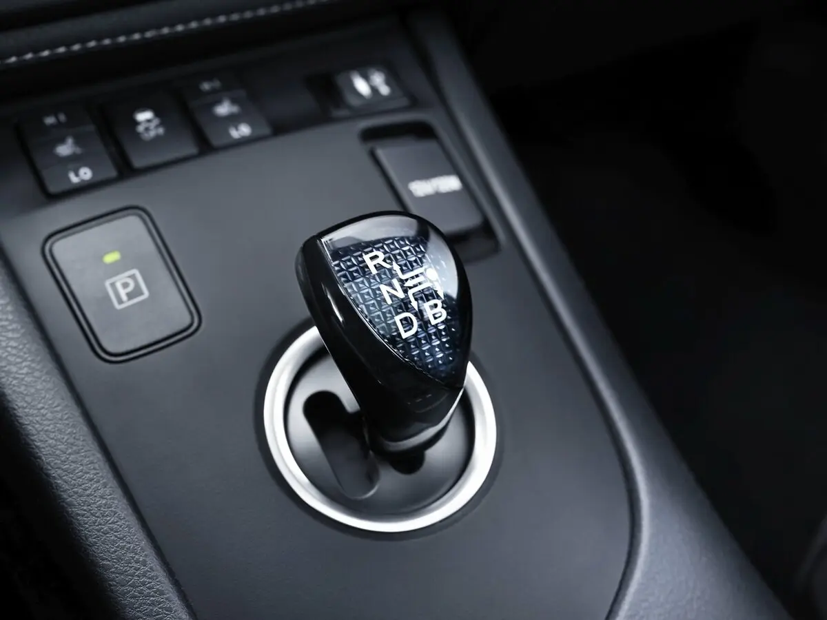 Toyota Auris II Рестайлинг Хэтчбек 5 дв. — сүрөт 11