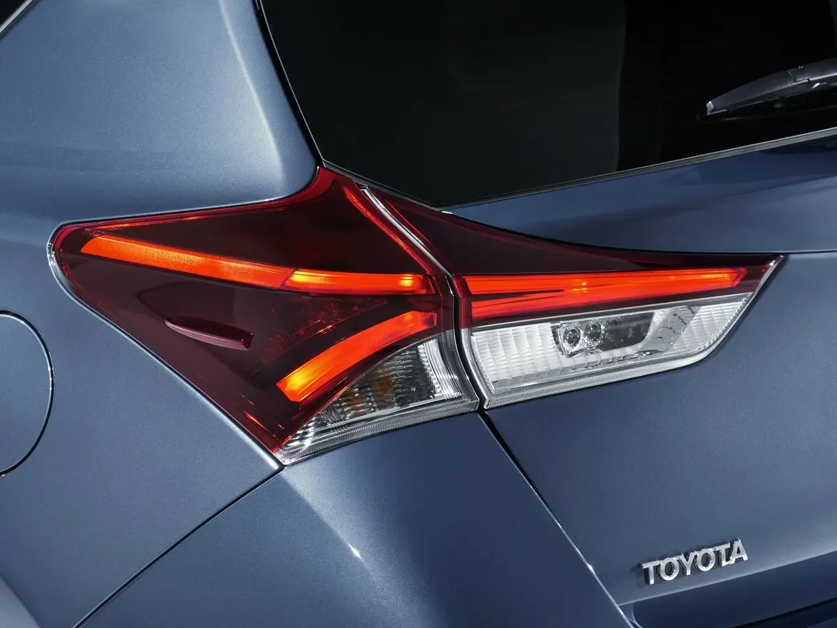Toyota Auris II Рестайлинг Хэтчбек 5 дв. — сүрөт 13