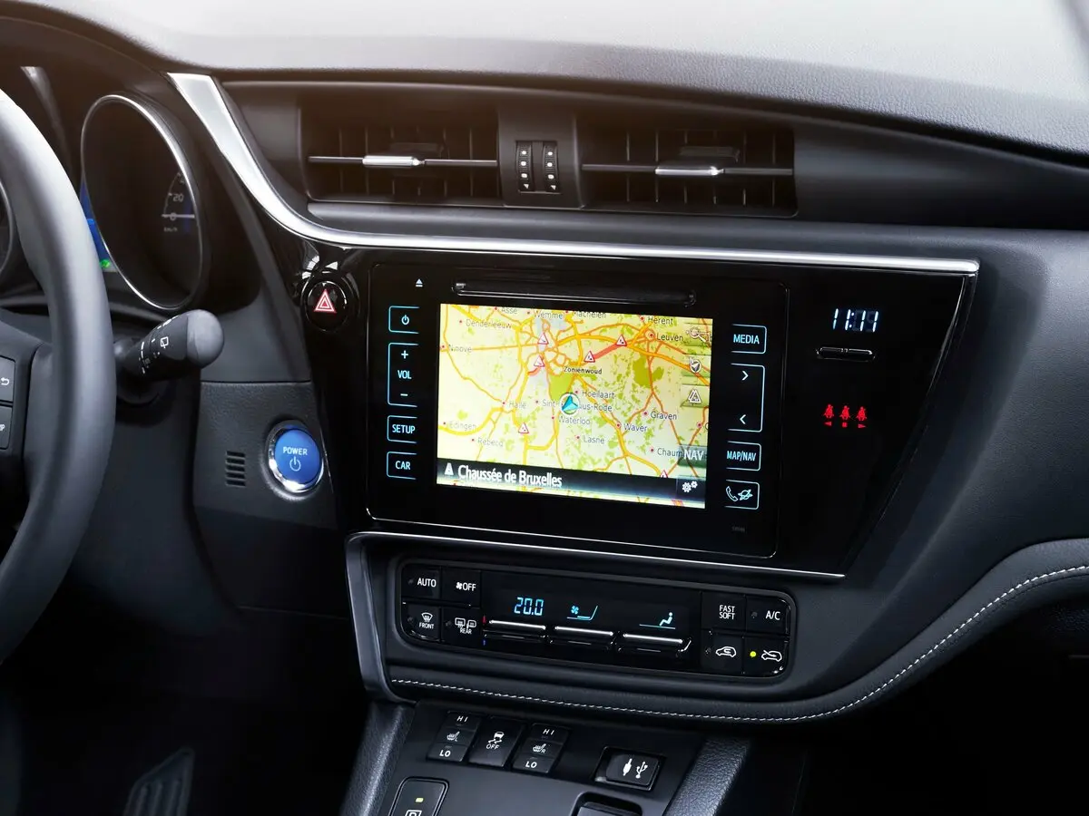 Toyota Auris II Рестайлинг Хэтчбек 5 дв. — сүрөт 14