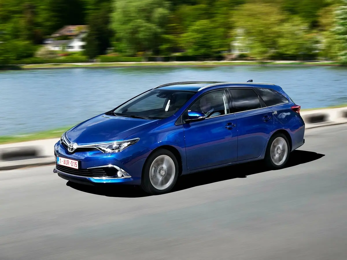 Toyota Auris II Рестайлинг Универсал 5 дв.