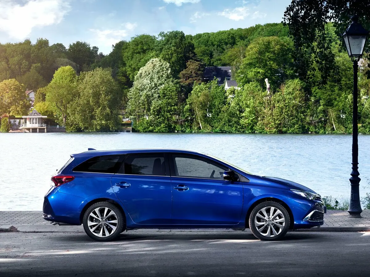 Toyota Auris II Рестайлинг Универсал 5 дв. — сүрөт 2