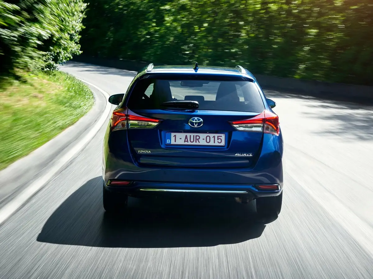 Toyota Auris II Рестайлинг Универсал 5 дв. — сүрөт 4