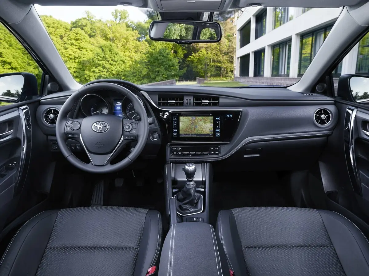 Toyota Auris II Рестайлинг Универсал 5 дв. — сүрөт 6