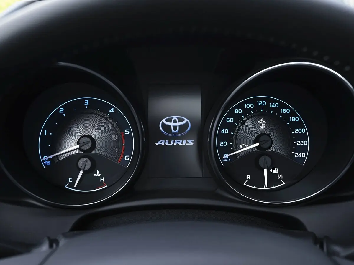 Toyota Auris II Рестайлинг Универсал 5 дв. — сүрөт 8