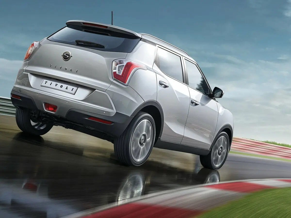 SsangYong Tivoli I Внедорожник 5 дв. — фото 4