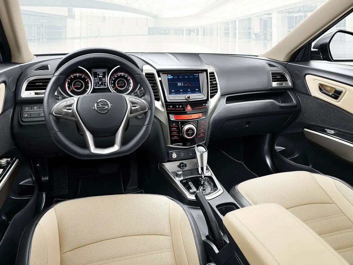 SsangYong Tivoli I Внедорожник 5 дв. — фото 5