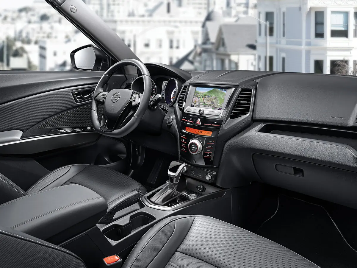 SsangYong Tivoli I Внедорожник 5 дв. — фото 6
