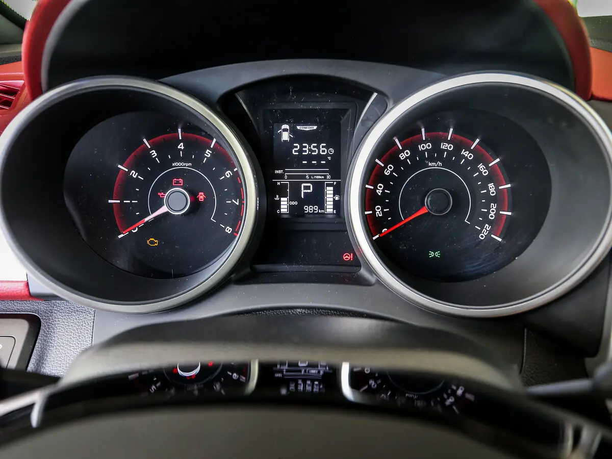 SsangYong Tivoli I Внедорожник 5 дв. — фото 7