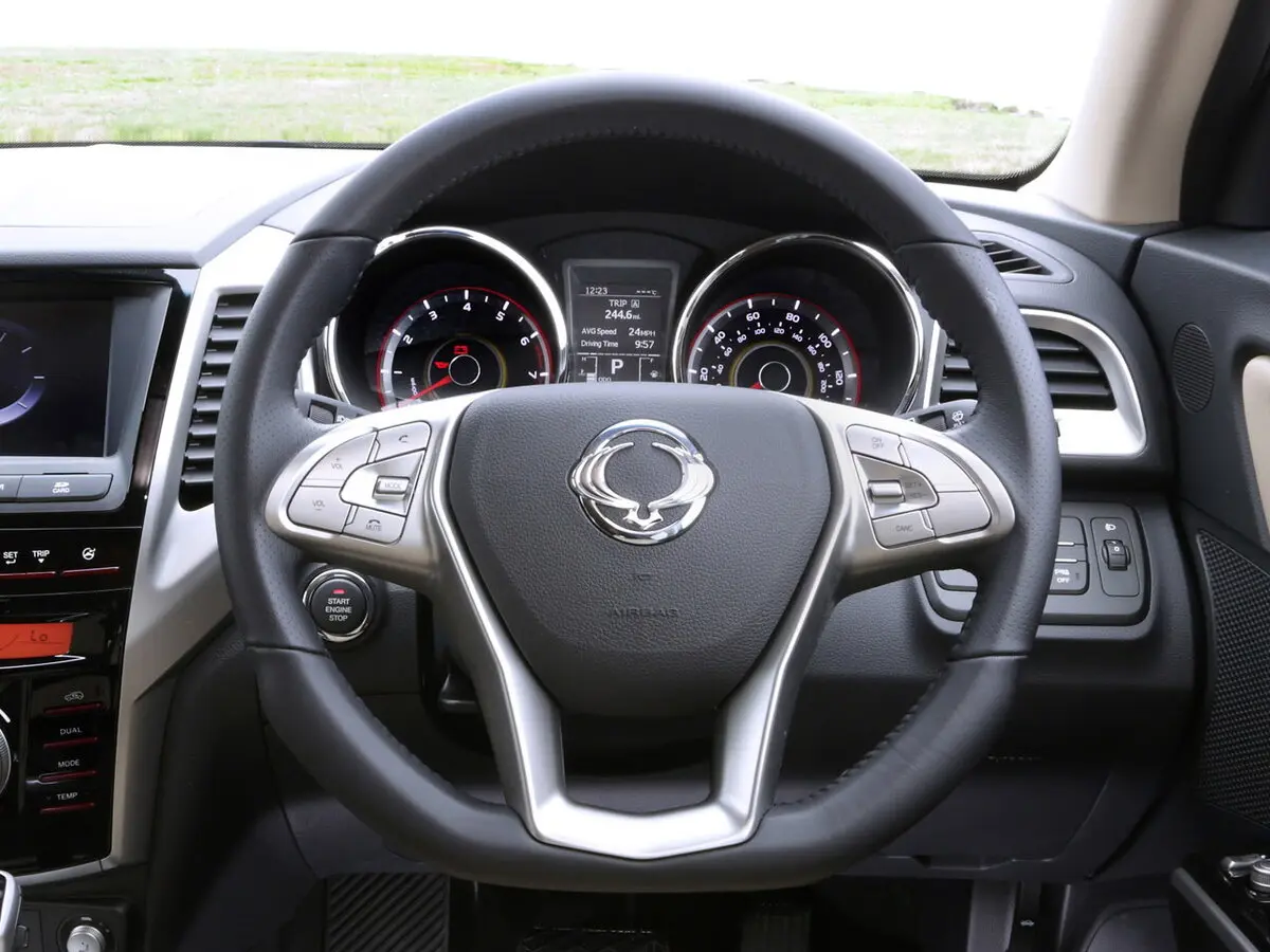 SsangYong Tivoli I Внедорожник 5 дв. — фото 8