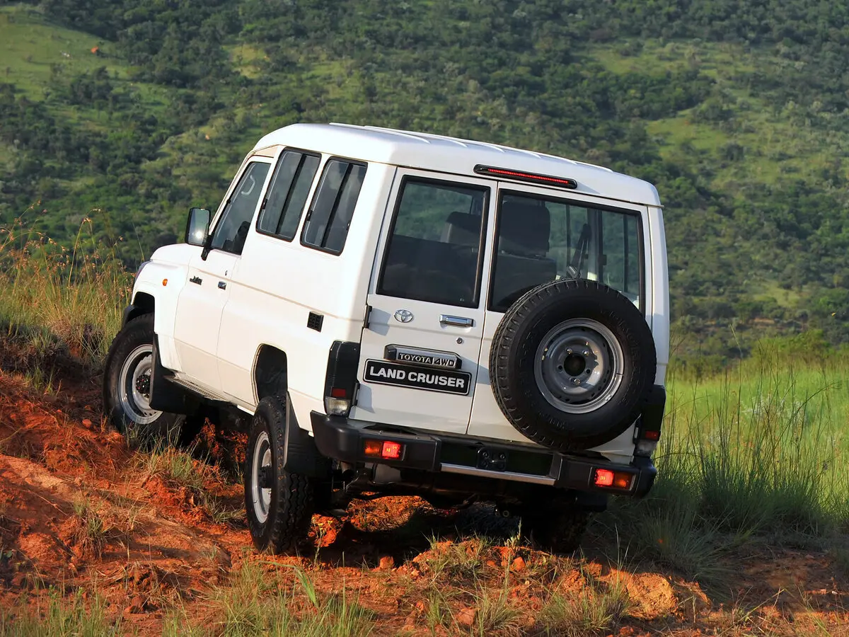 Toyota Land Cruiser 70 Series Рестайлинг 1 Внедорожник 3 дв. 78 — фото 4