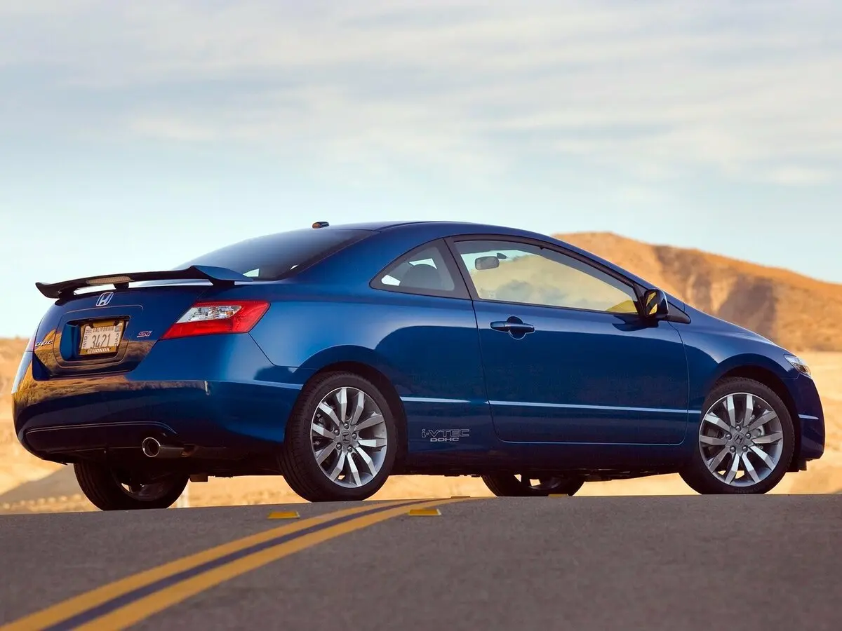 Honda Civic VIII Рестайлинг Купе — фото 4