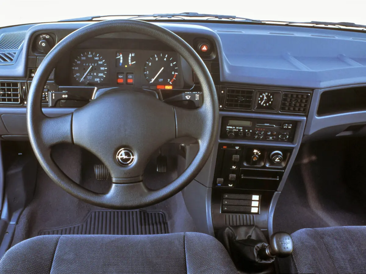 Opel Kadett E Фургон — фото 5