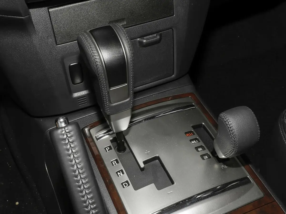 Mitsubishi Pajero IV Рестайлинг 2 Внедорожник 3 дв. — сүрөт 5