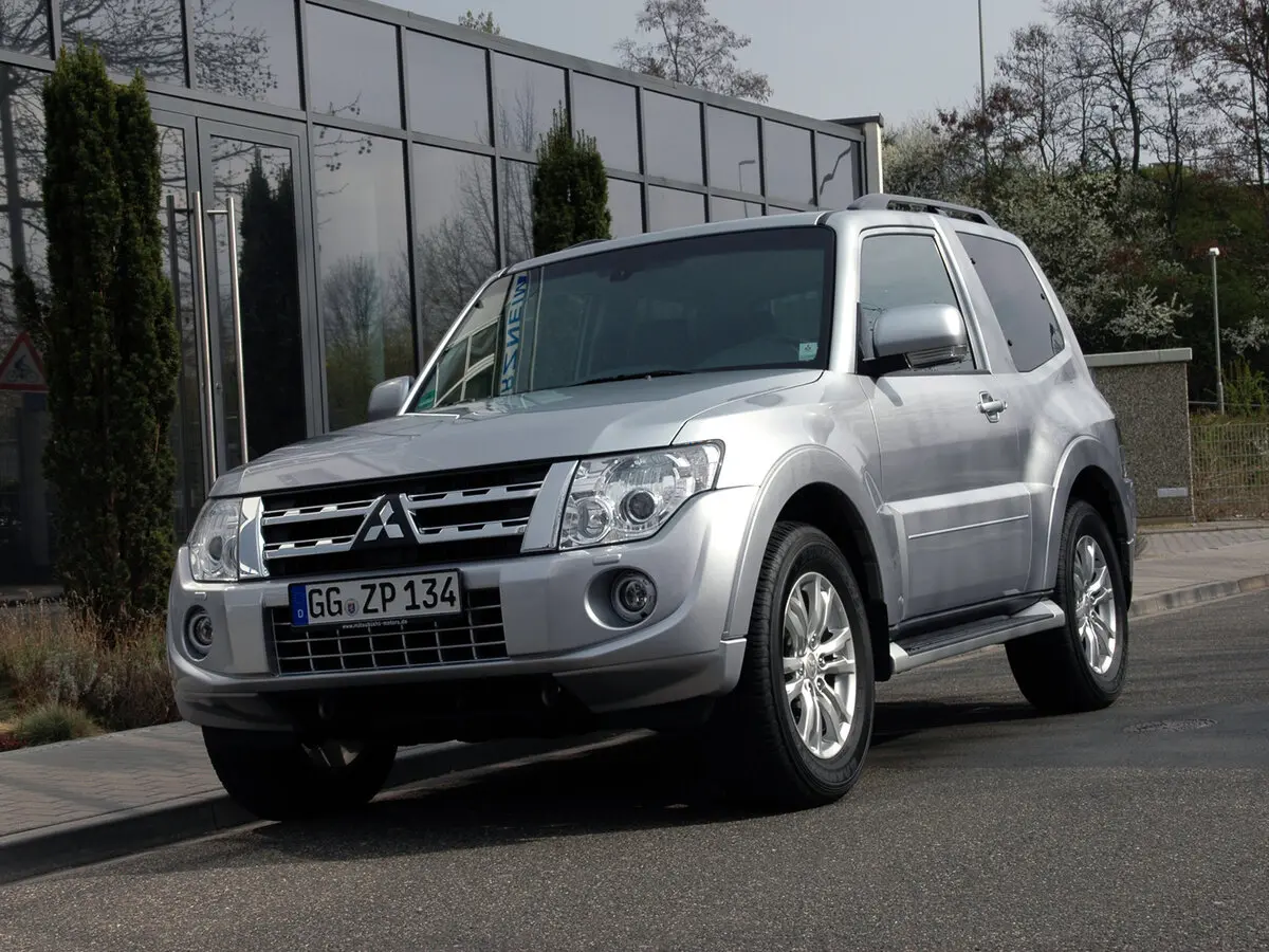 Mitsubishi Pajero IV Рестайлинг 1 Внедорожник 3 дв.