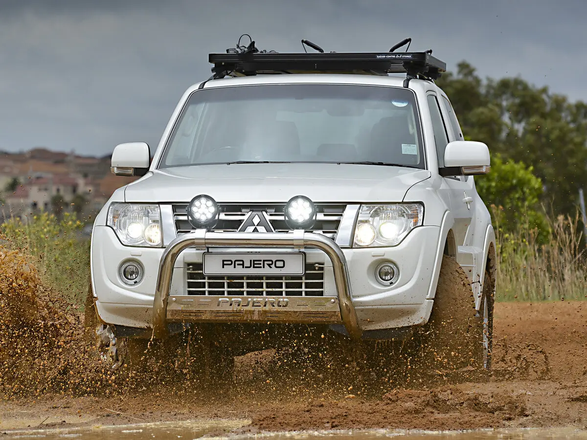 Mitsubishi Pajero IV Рестайлинг 1 Внедорожник 3 дв. — 照片 3
