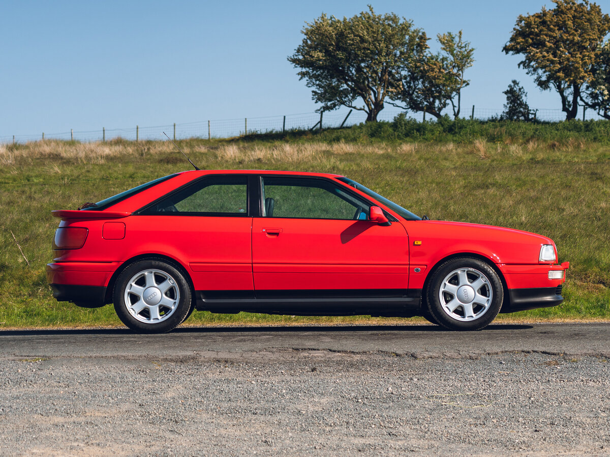 Audi S2 I Хэтчбек 3 дв. — фото 3