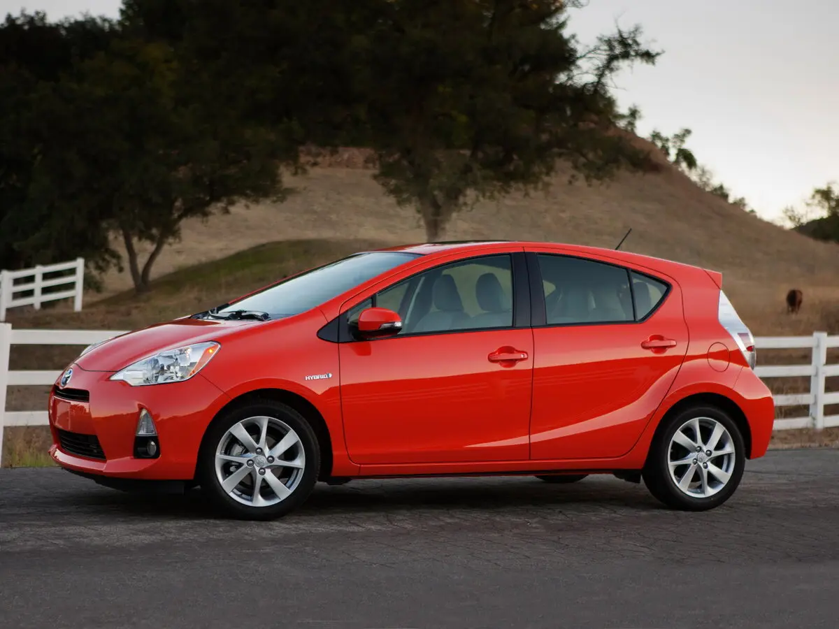 Toyota Prius c I Хэтчбек 5 дв. — сүрөт 2