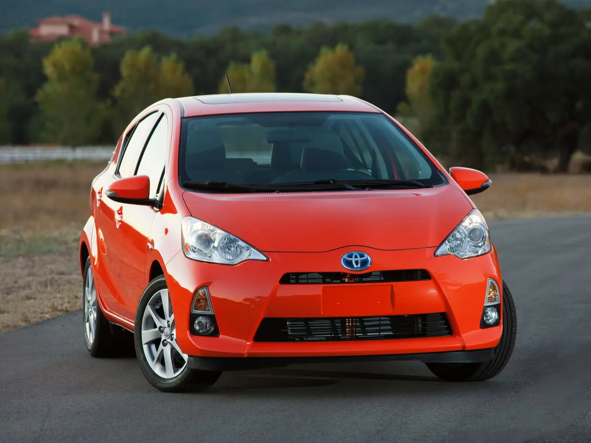 Toyota Prius c I Хэтчбек 5 дв. — сүрөт 3