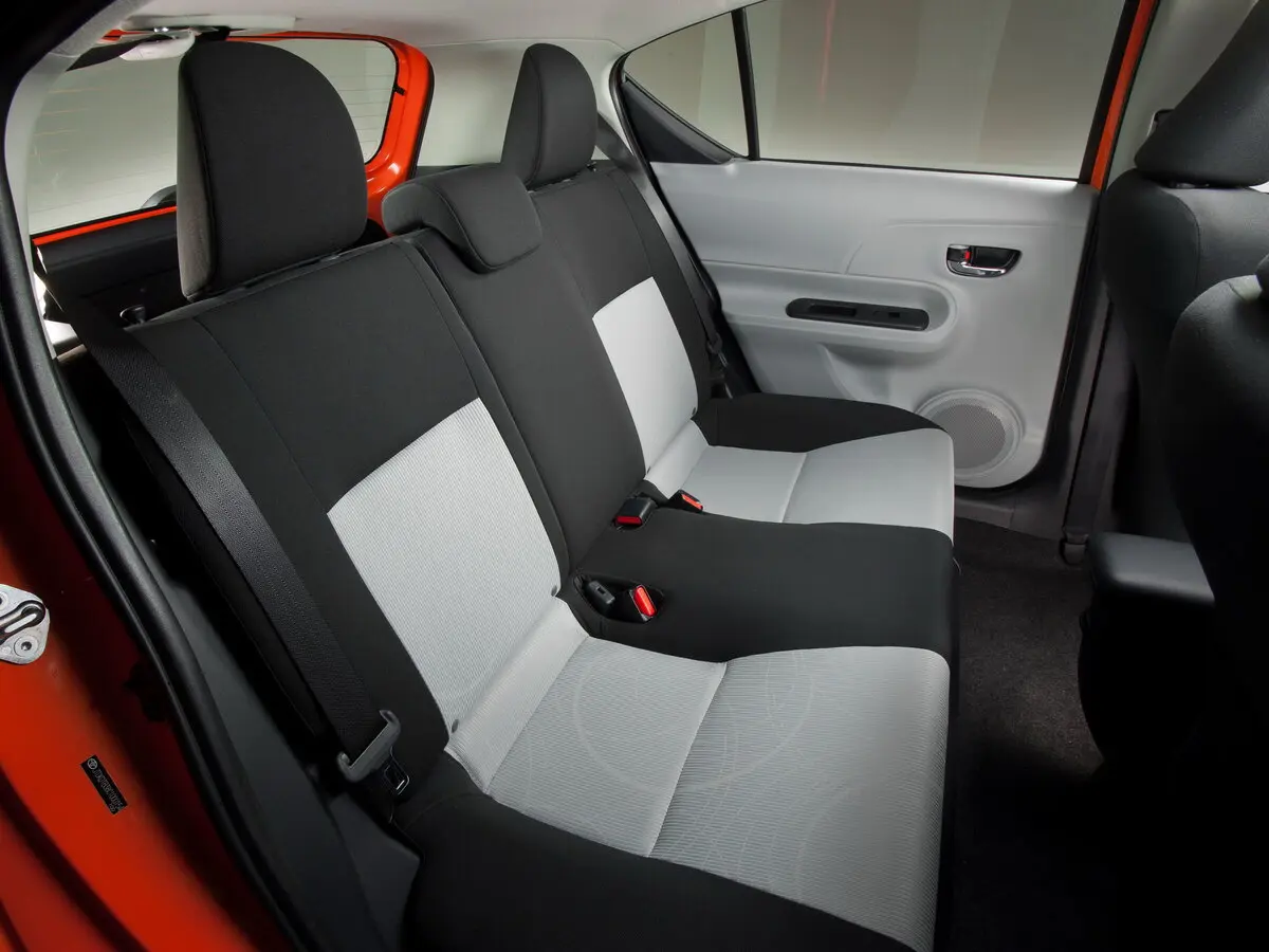 Toyota Prius c I Хэтчбек 5 дв. — сүрөт 9